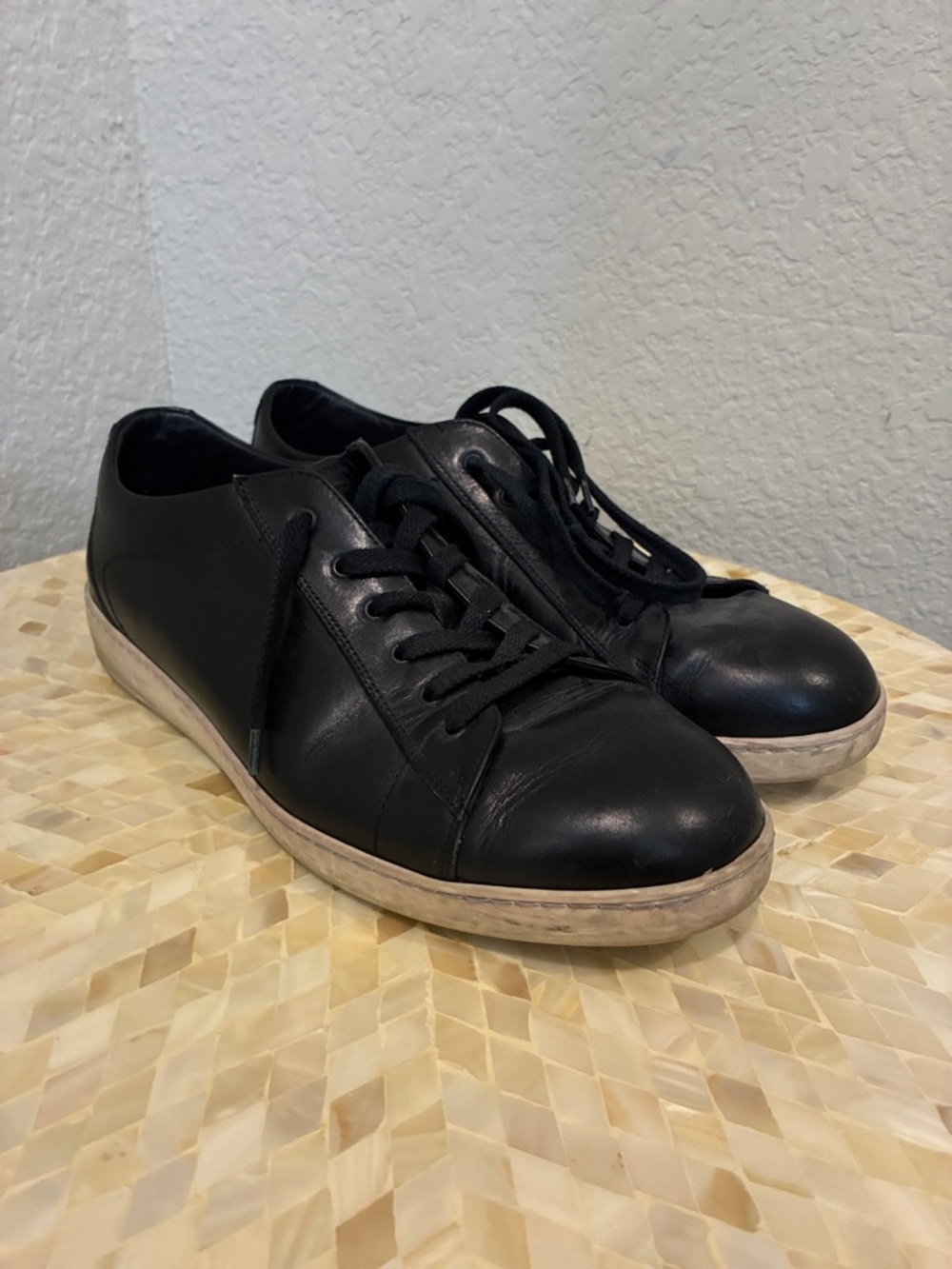To Boot Black Leather Low-Profile Lace-Up Sneakers mens size 9.5